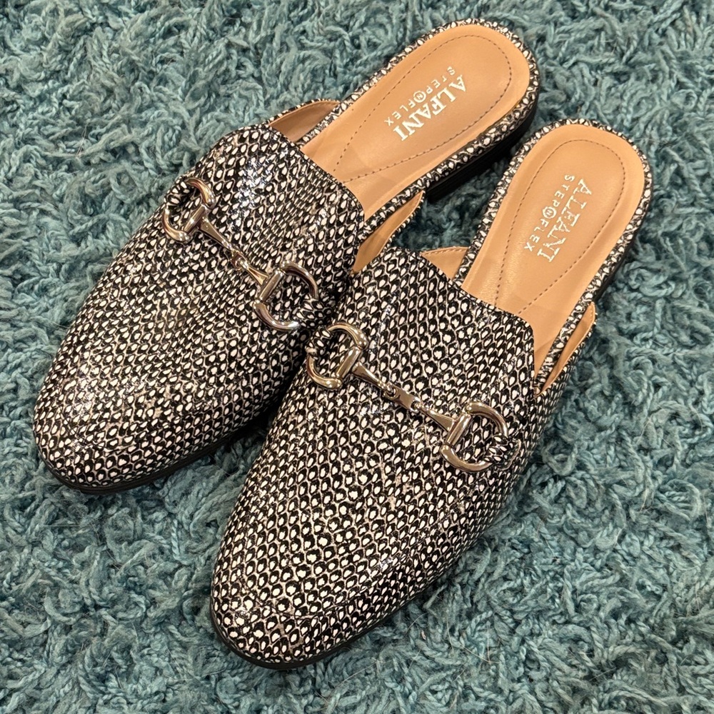 NWOT Alfani Women's Black and White Mules